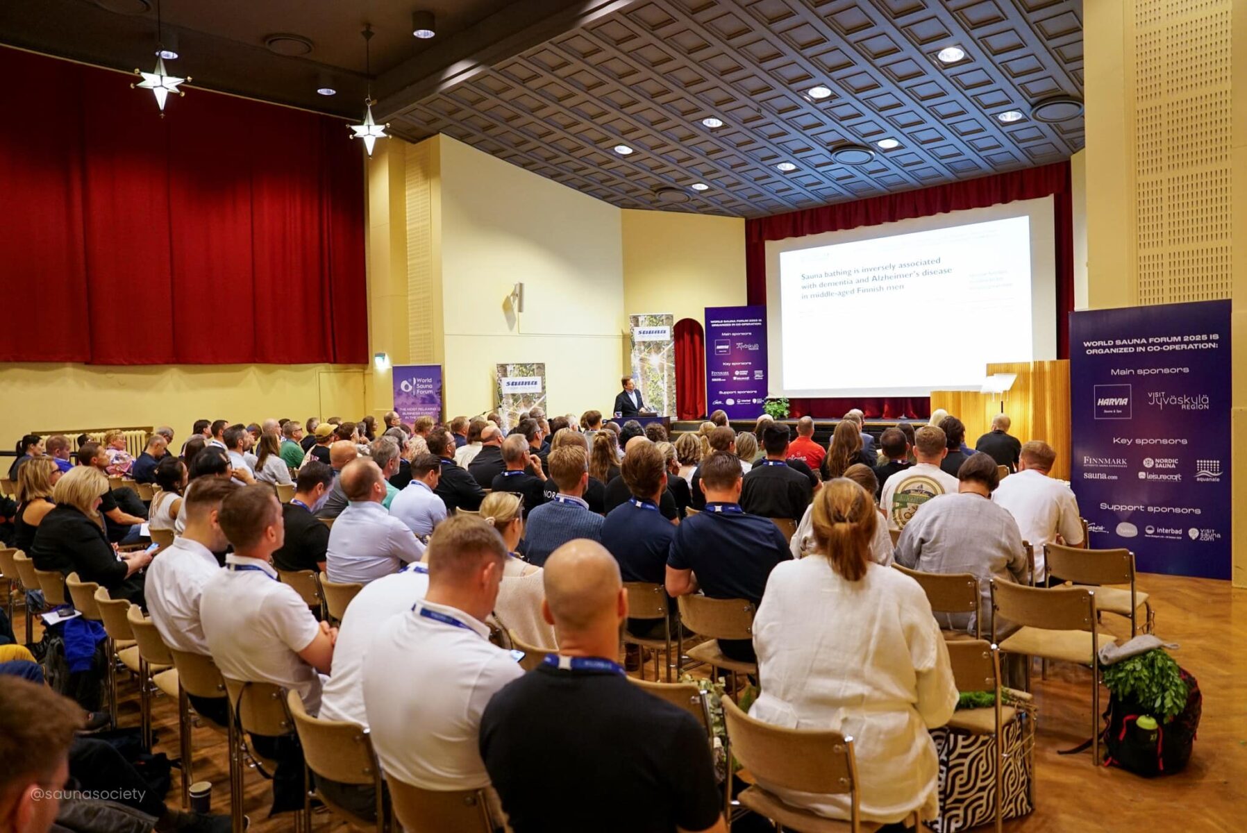 Jari Laukkanen speaking at the World Sauna Forum 2025